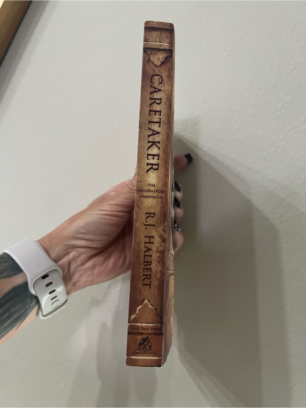 Caretaker by R.J. Halbert Book Excellent Condition - Picture 4 of 4